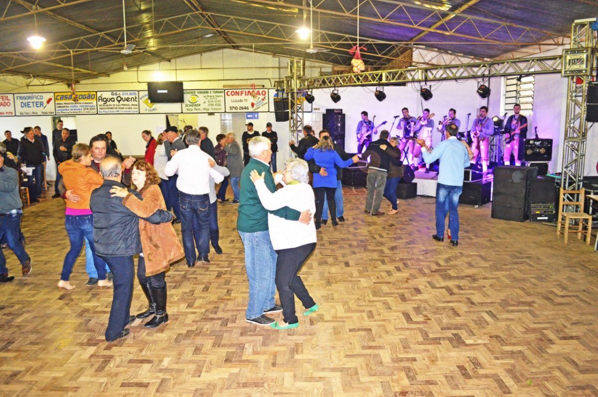 Domingo de festa no bairro Imigrante