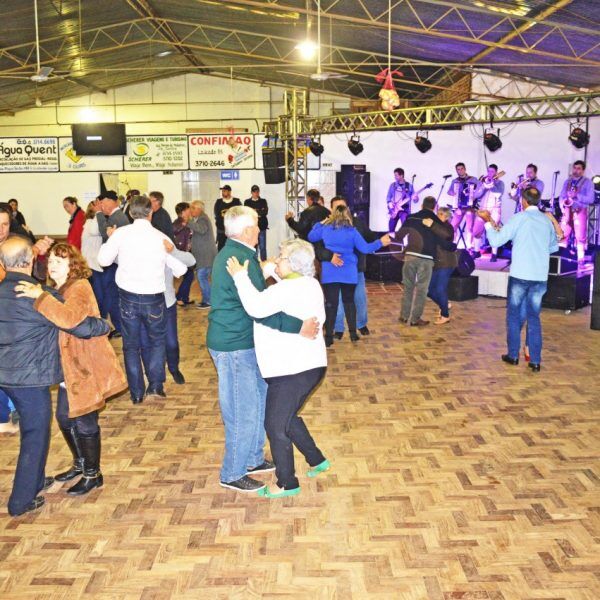 Domingo de festa no bairro Imigrante