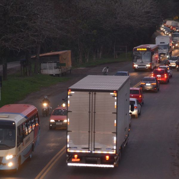 Rodovia saturada, economia estagnada