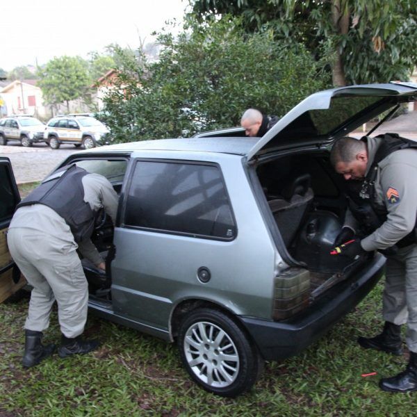 Polícia descobre casa usada como depósito de drogas