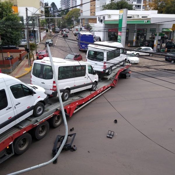 Queda de semáforo altera trânsito por no mínimo dez dias