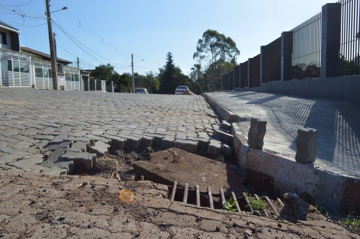 Obra inacabada  gera reclamações