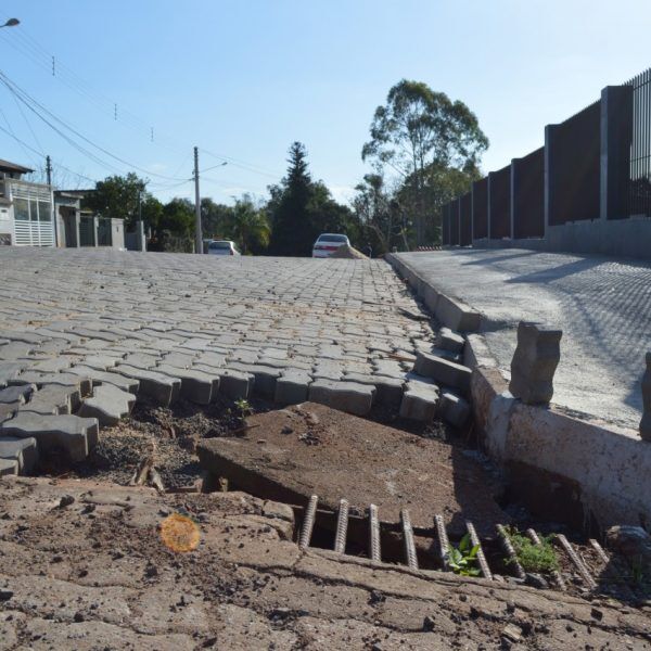 Obra inacabada  gera reclamações