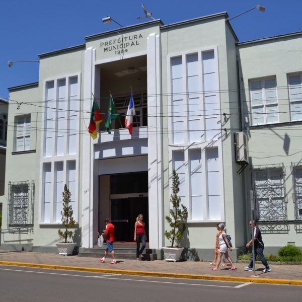 Governo promete investigar suposto uso irregular de diárias