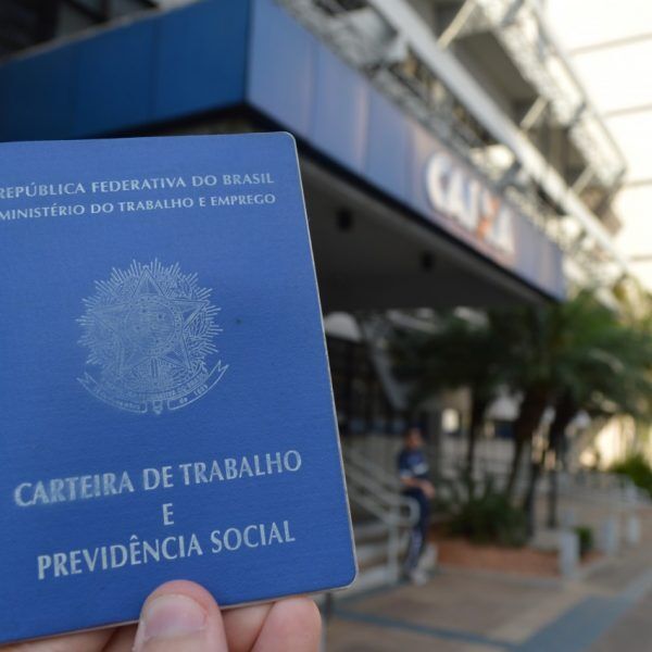 Lojistas estimam queda da inadimplência com saques dos PIS/ Pasep