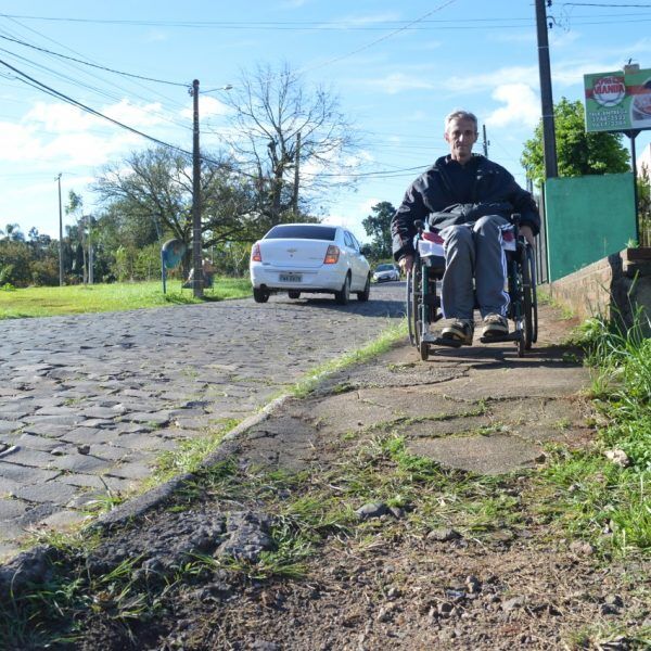 Governo propõe parceria com moradores para melhorar calçadas