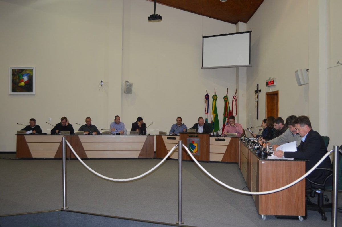 Vereadores cobram investigação sobre uso de diárias
