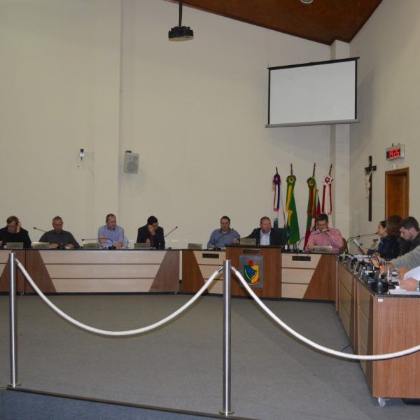 Vereadores cobram investigação sobre uso de diárias