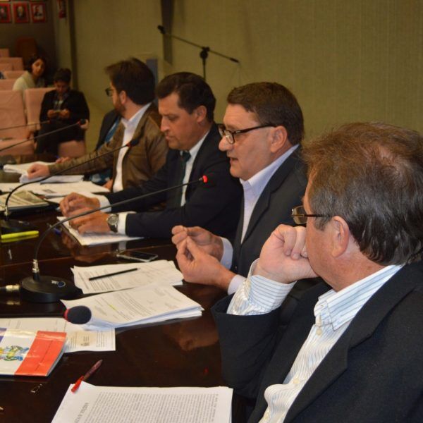 Vereadores criticam vetos do prefeito a projetos aprovados
