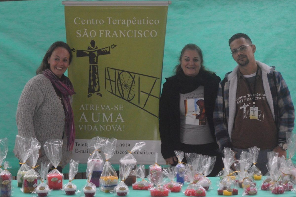 Artesanato ajuda a recuperar dependentes