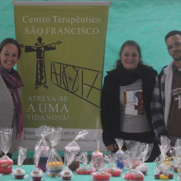 Artesanato ajuda a recuperar dependentes