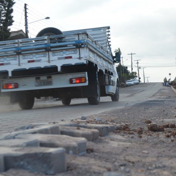 Moradores criticam obra de pavimentação no Montanha
