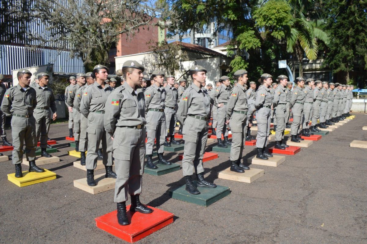 Alto escalão da Segurança acompanha formatura da BM