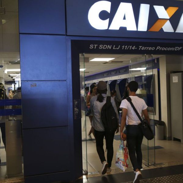 Começa nesta semana pagamento de R$ 500 por conta do FGTS