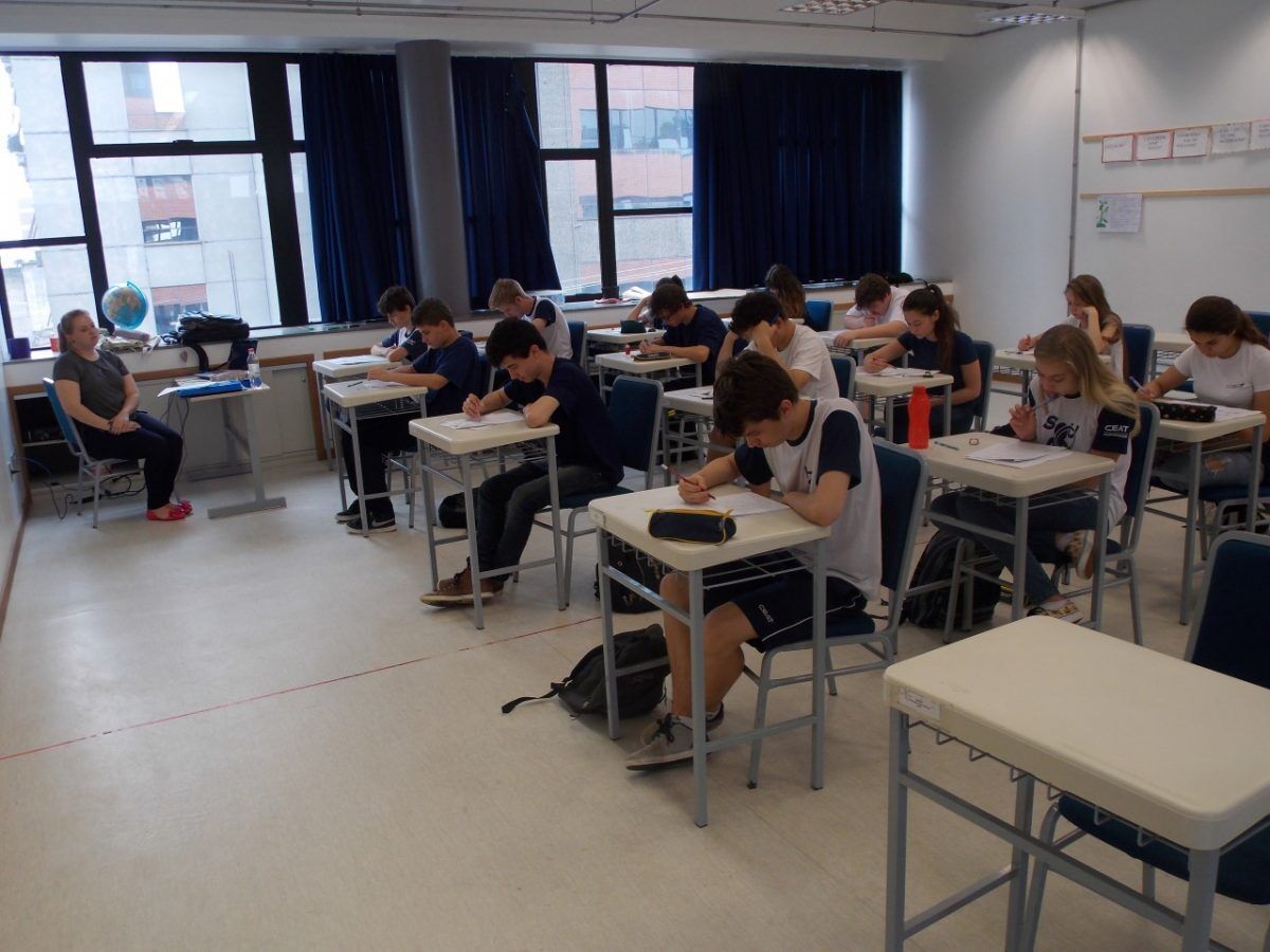 Alunos do RS podem perder 100 mil bolsas de estudo