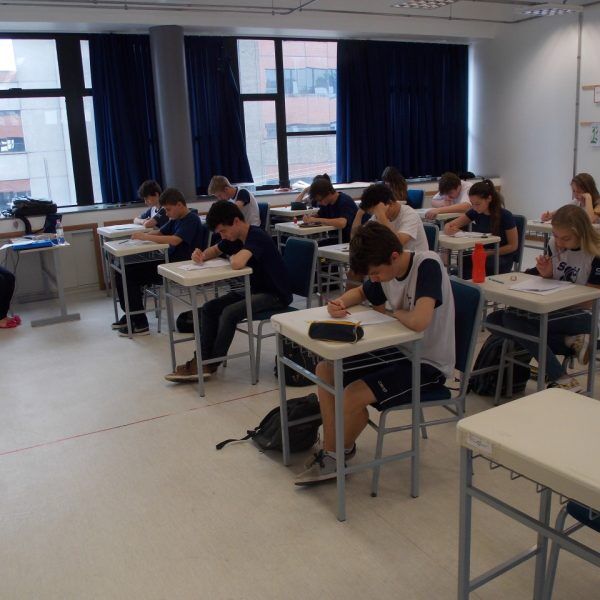 Alunos do RS podem perder 100 mil bolsas de estudo