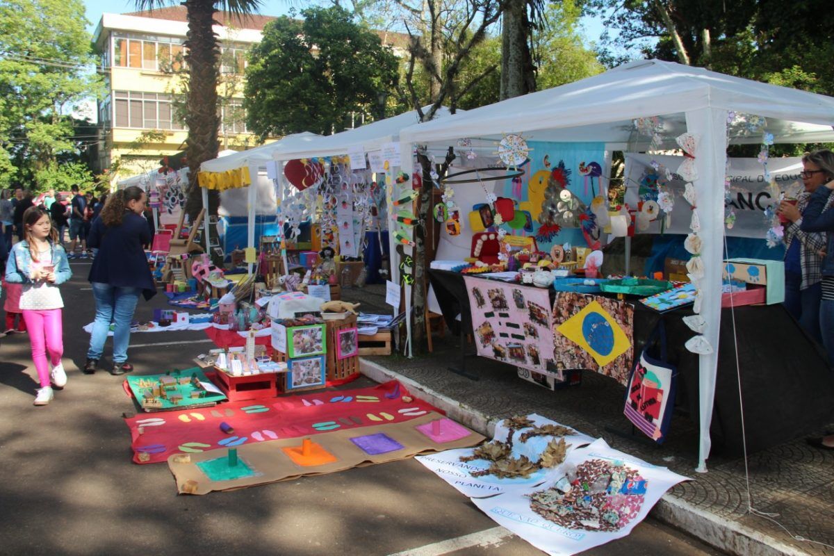 Escolas municipais apresentam projetos na praça