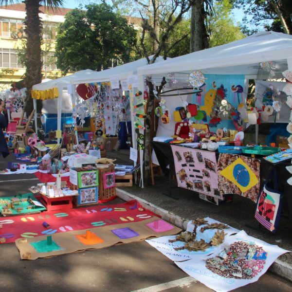 Escolas municipais apresentam projetos na praça