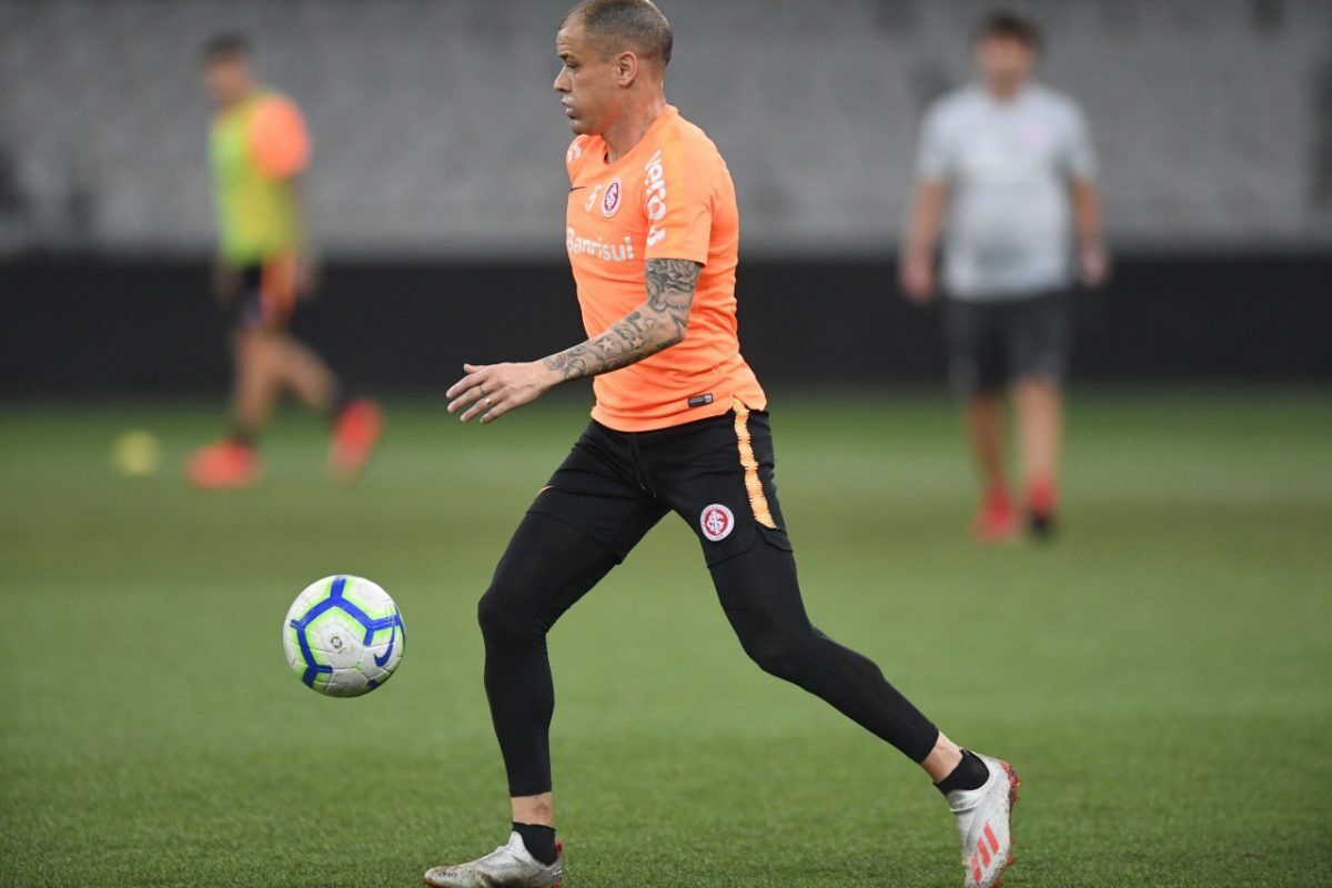 D'Alessandro: joga ou não joga?