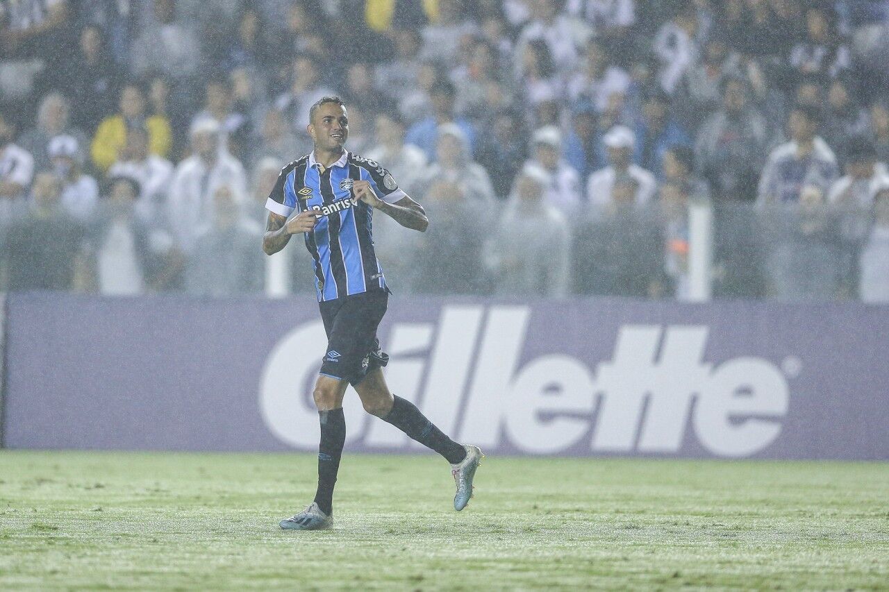 Grêmio vence a terceira seguida