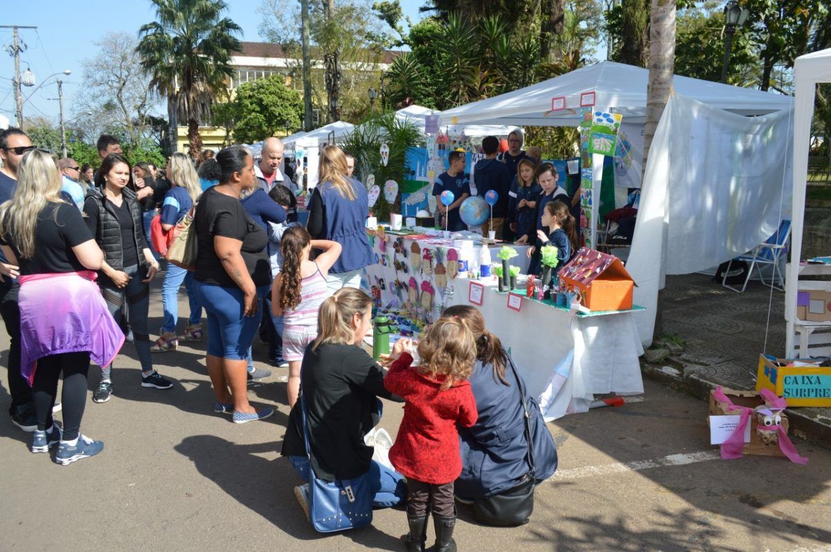 Escolas municipais apresentam seus trabalhos para a comunidade