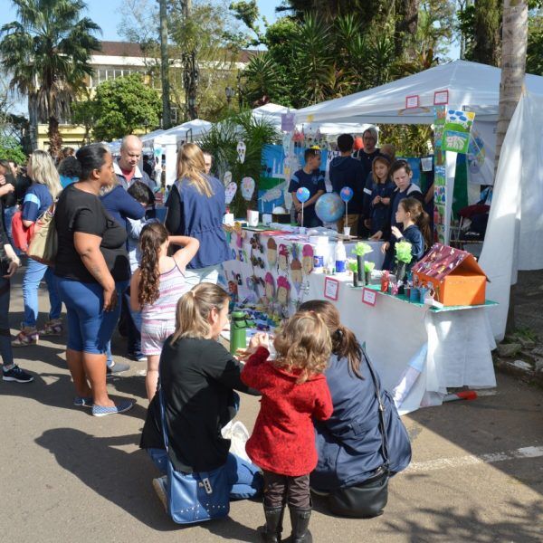 Escolas municipais apresentam seus trabalhos para a comunidade