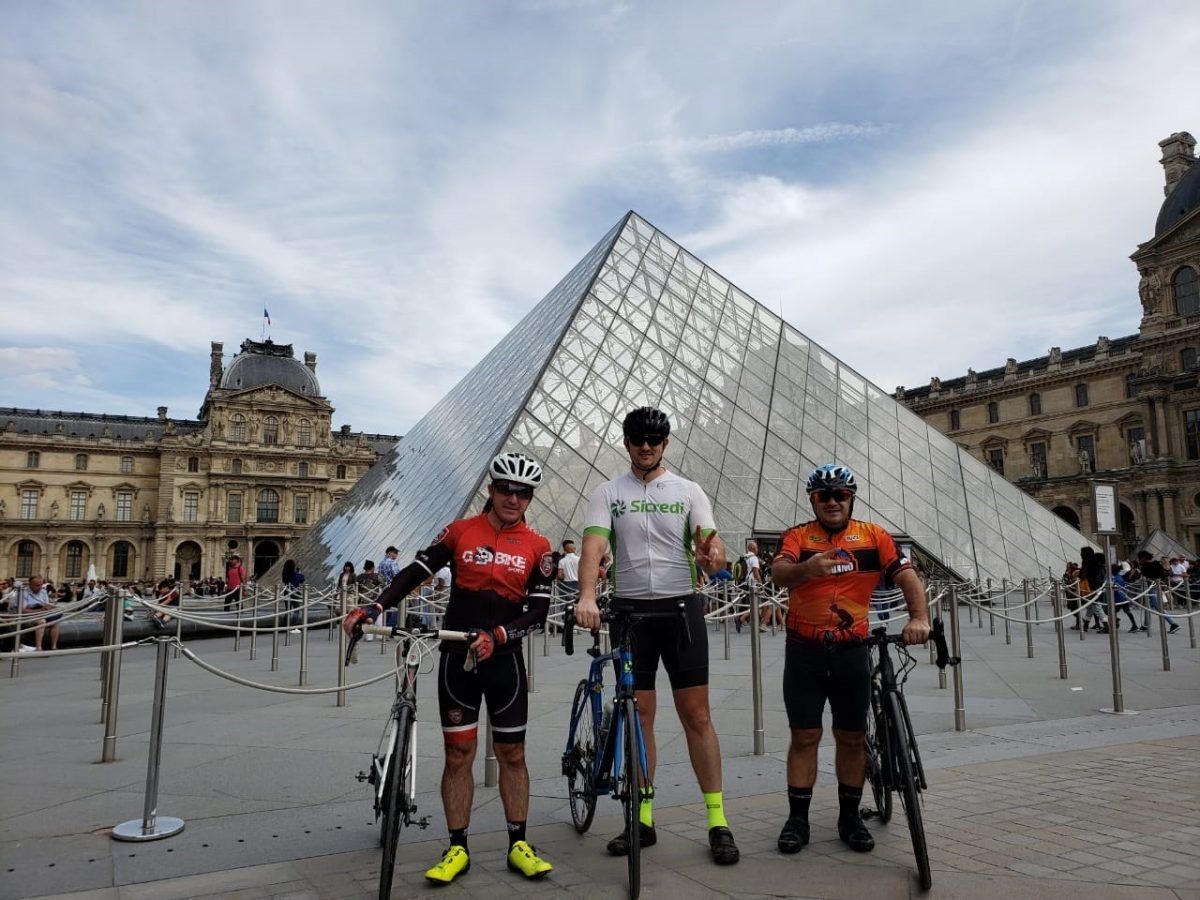 Ciclistas completam prova mais antiga do mundo