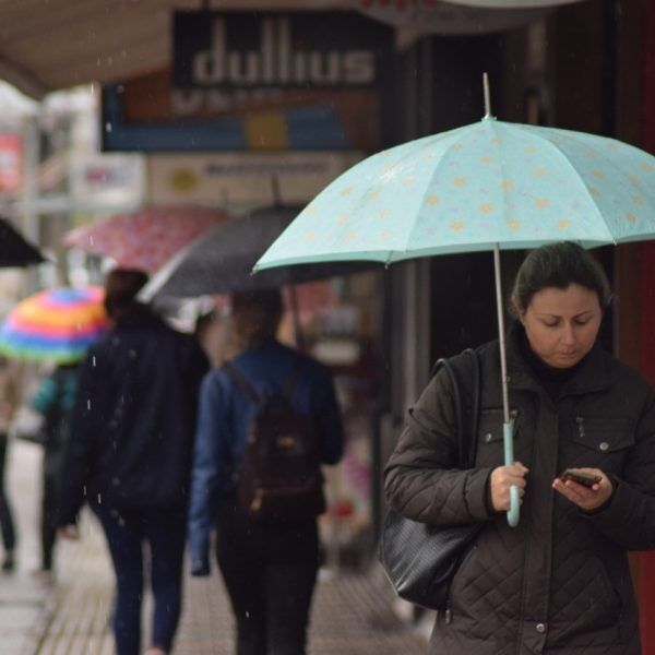 Chegada do ar frio derruba temperatura e traz chuva