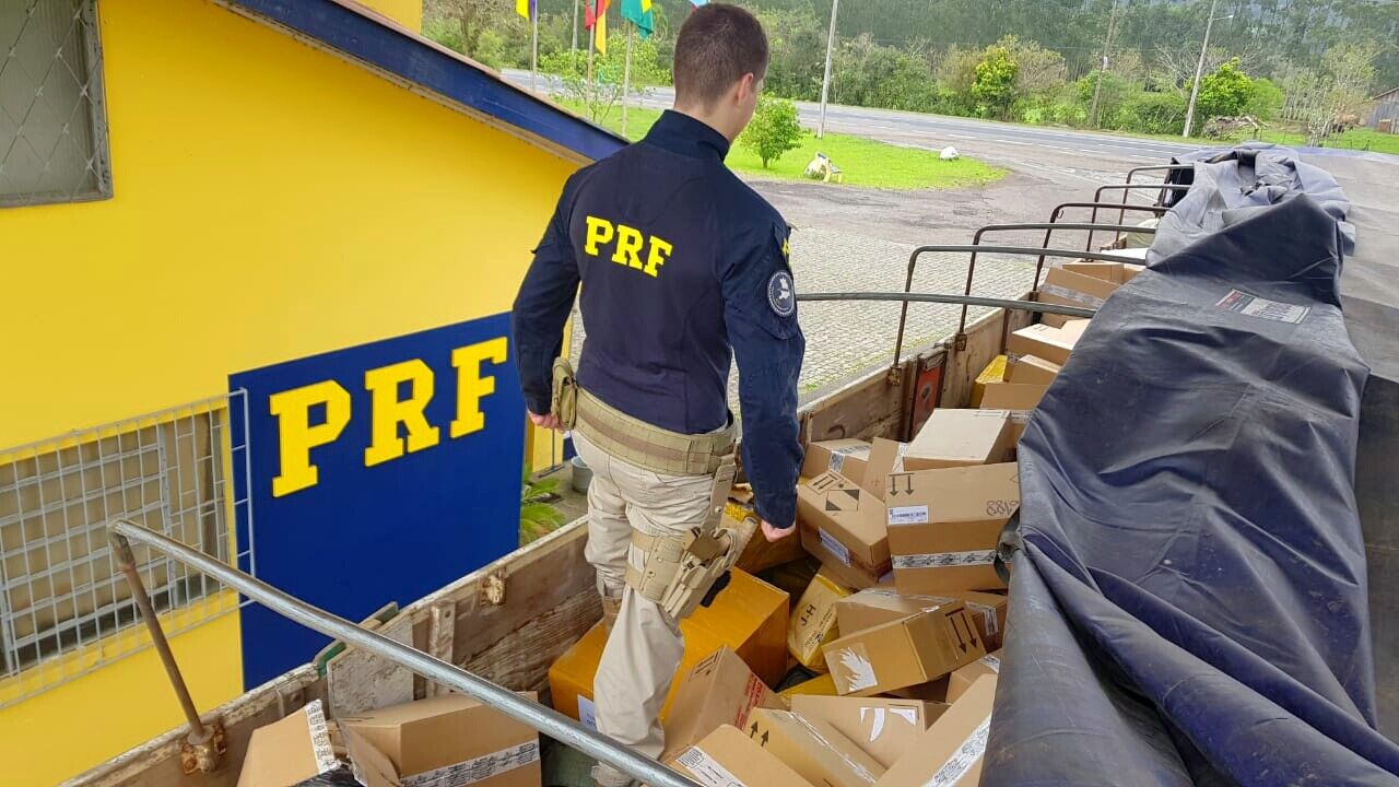 PRF apreende carga de mercadorias sem nota fiscal