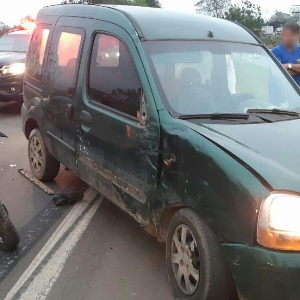 Motorista omite socorro e motociclista fica ferido após colisão