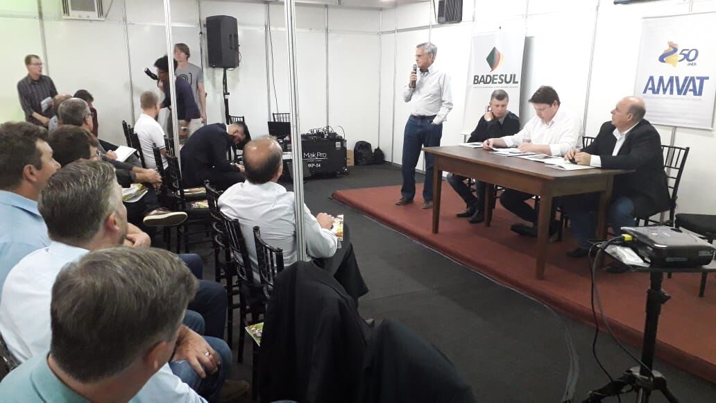 Prefeitos acompanham apresentação do Censo 2020