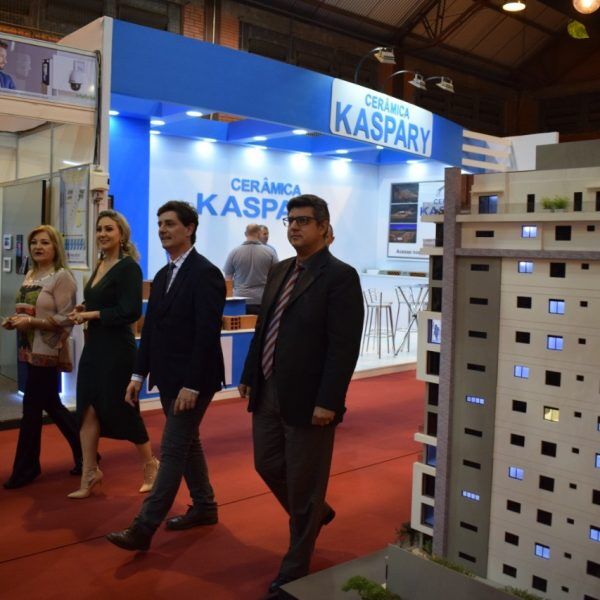 Construmóbil tem sessão de negócios a tarde. Feira reabre às 17h