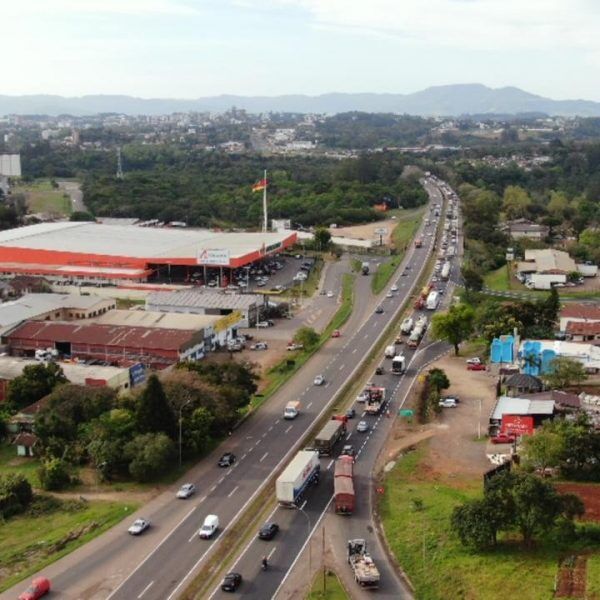 Obras geram congestionamento quilométrico na BR-386