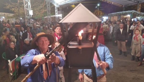Recepção da Chama Crioula abre celebração farroupilha em Lajeado