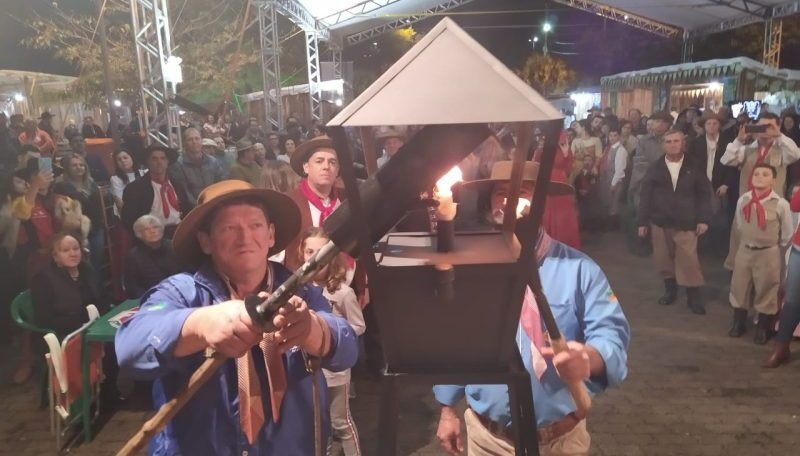 Recepção da Chama Crioula abre celebração farroupilha em Lajeado