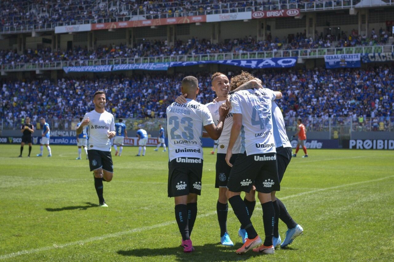 Grêmio goleia fora de casa