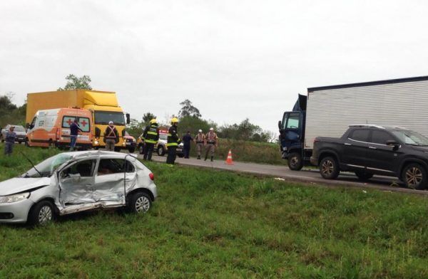 Mulher morre em acidente na RSC-287