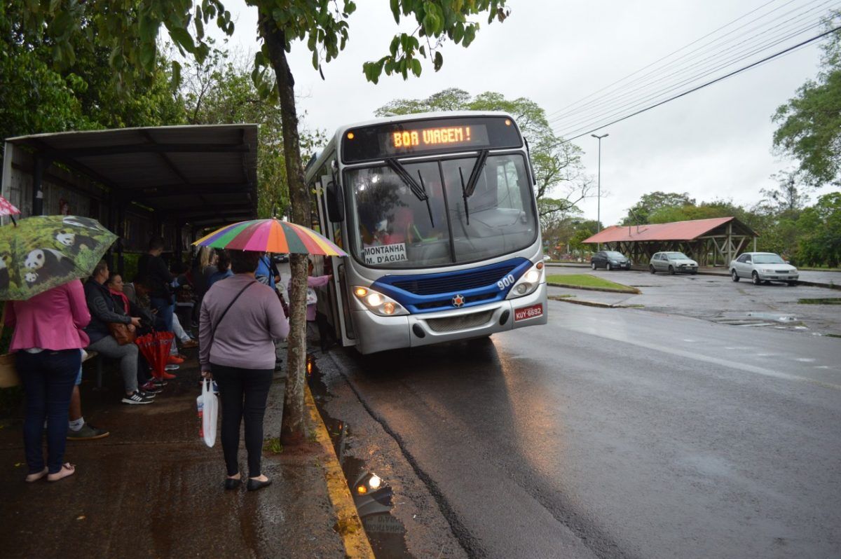 Usuários pedem volta de ponto de ônibus ao parque