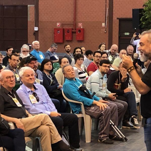 Criadores de abelhas debatem futuro da apicultura