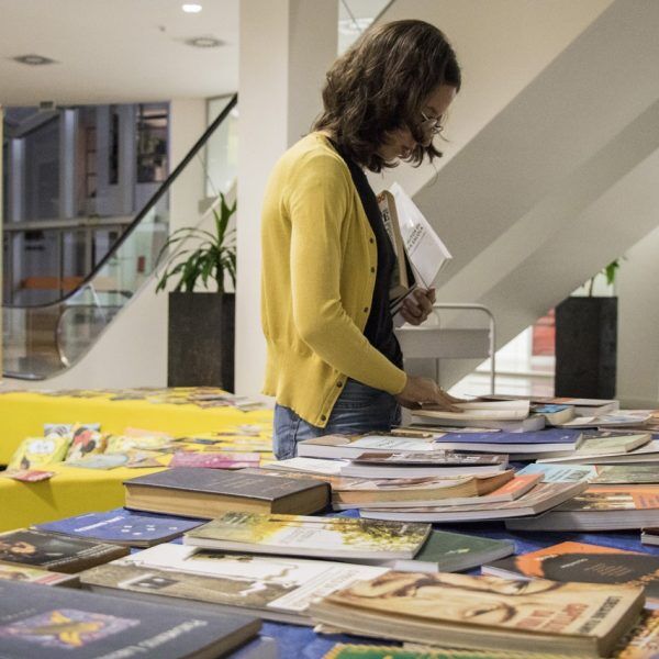 Troca-Troca de Livros ocorre durante a Feira do Livro de Lajeado