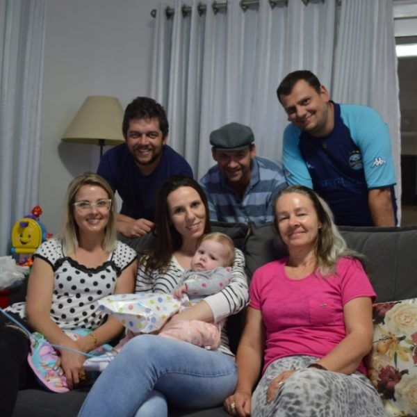 Menina que mobiliza região celebra primeiro aniversário