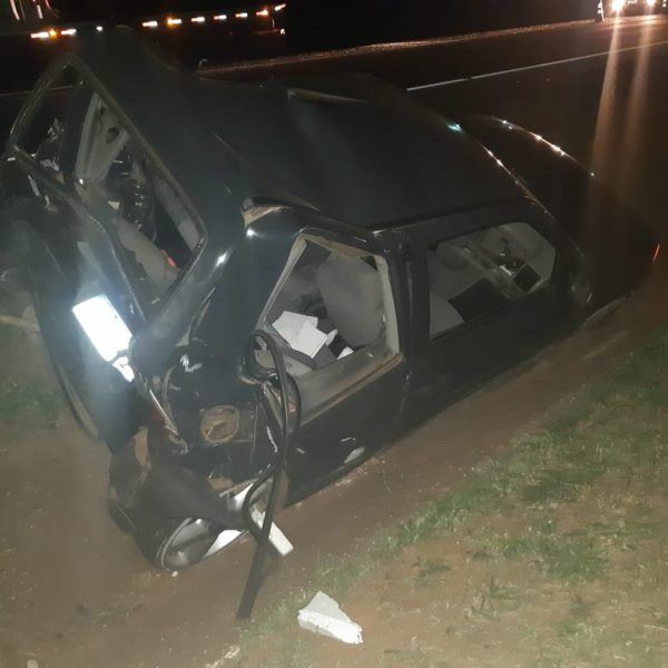 Motorista fica ferido após colisão traseira na BR-386