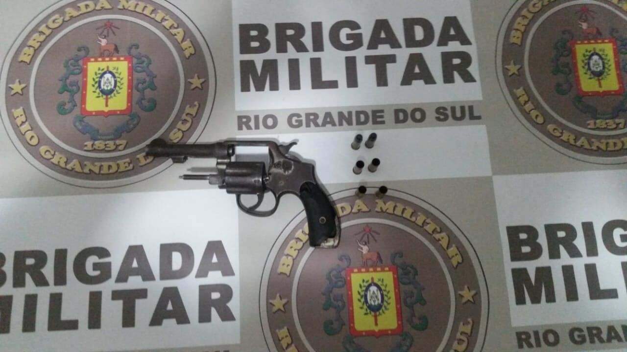 Indivíduo é preso por porte ilegal de arma de fogo