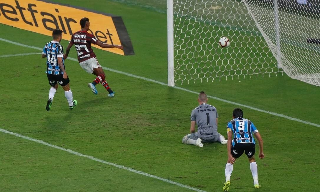 Sonho do tetra termina em goleada no Maracanã
