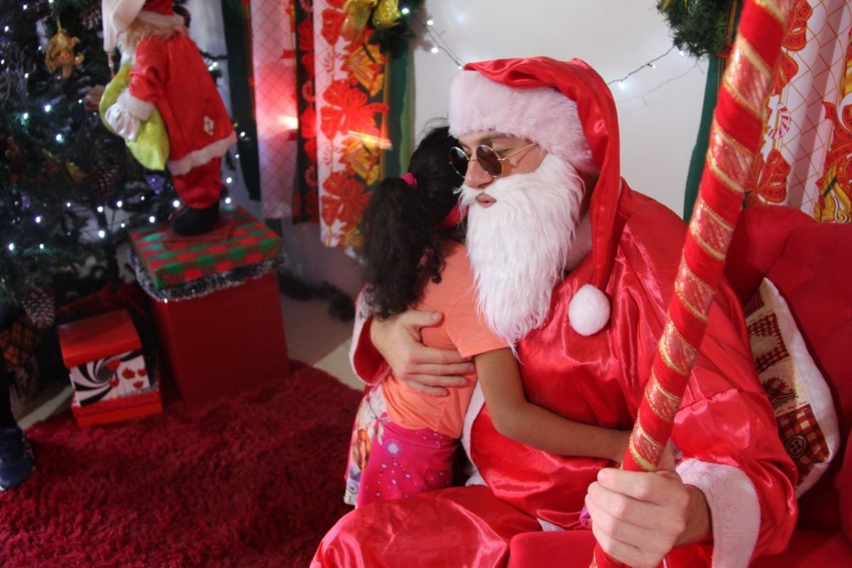 Aldeia do Papai Noel recebe alunos de escolas municipais