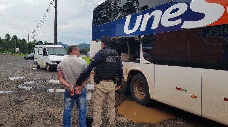 PRF recaptura detento que fugia em ônibus na BR-386