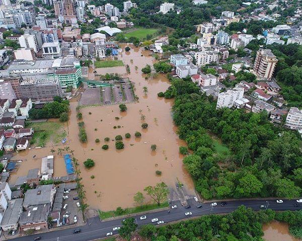 Cheia: nível do rio estabiliza e começa a baixar