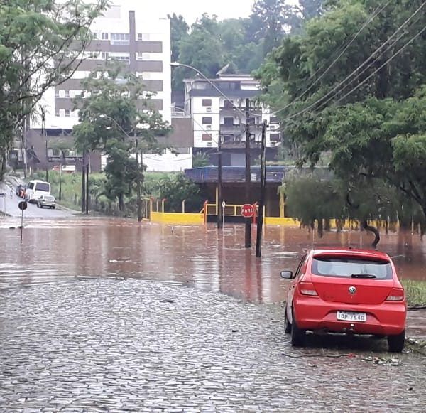 Mesmo com enxurrada, nível do rio Taquari segue diminuindo