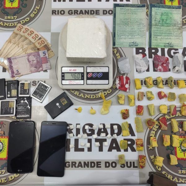 Dois são presos por tráfico de entorpecentes