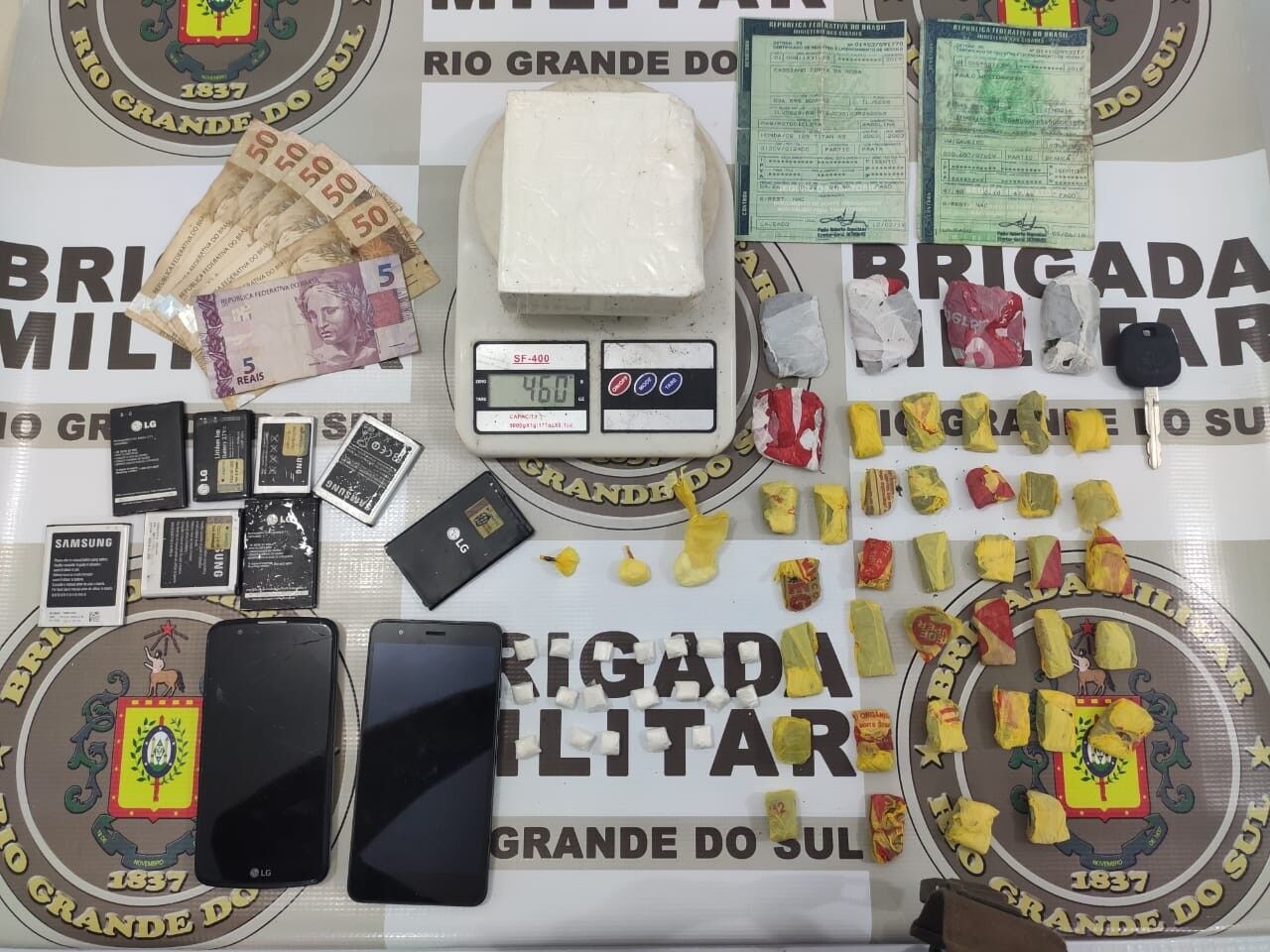 Dois são presos por tráfico de entorpecentes